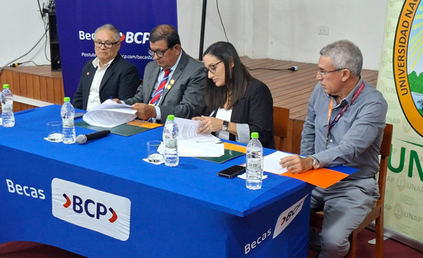 Imagen al momento de la firma del convenio UNAP-BCP