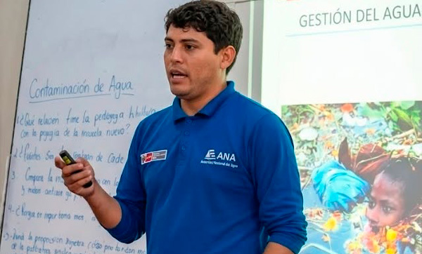 Imagen de expositor de la Autoridad Nacional del Agua